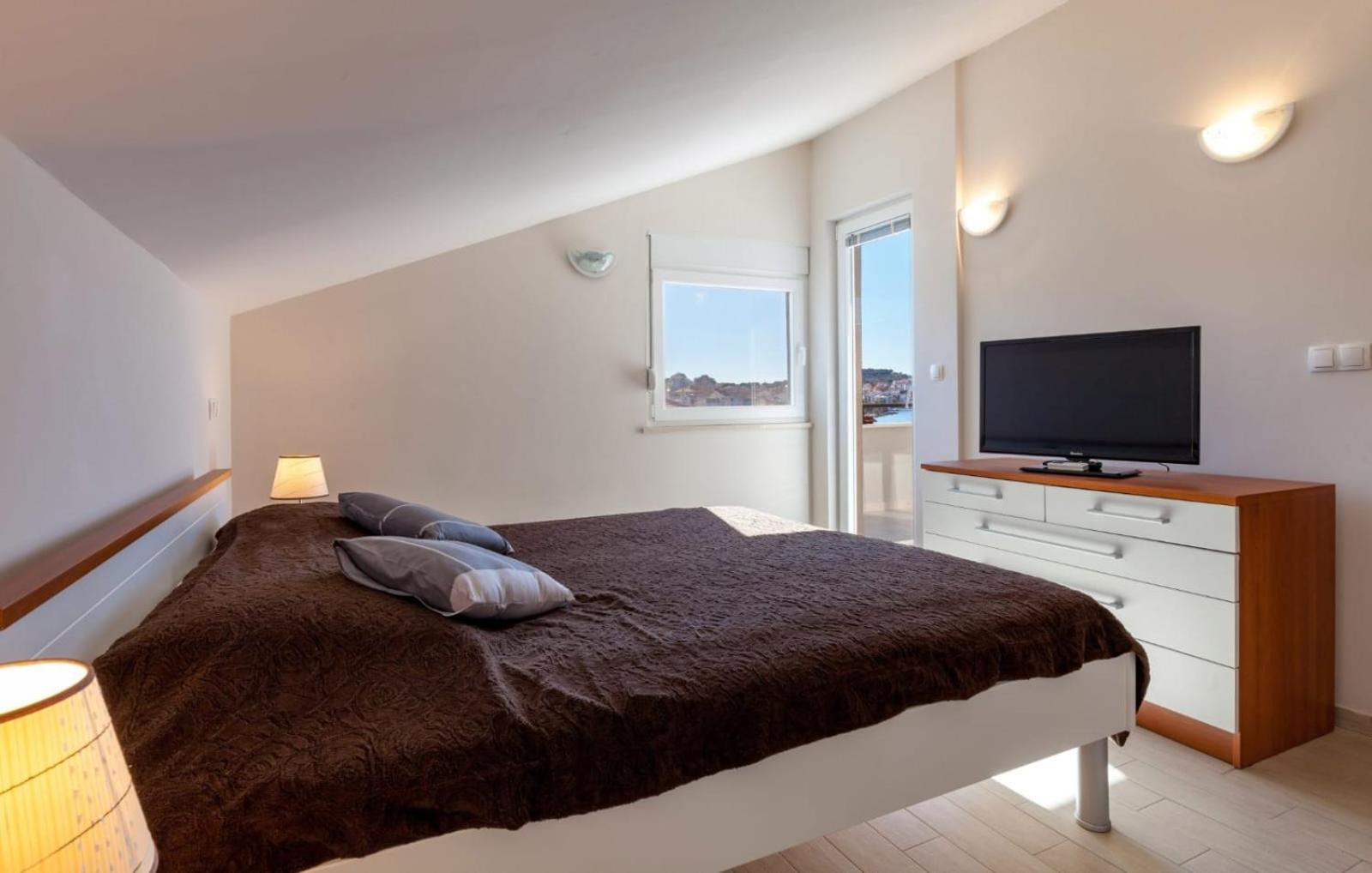 Appartement Affabilis Vip House - Top Location Right Next To The Beach - Free Parking - Sea View - Facilities And Activities Within Walking Distance - 15 Minutes From Split Airport - Buralux Trogir