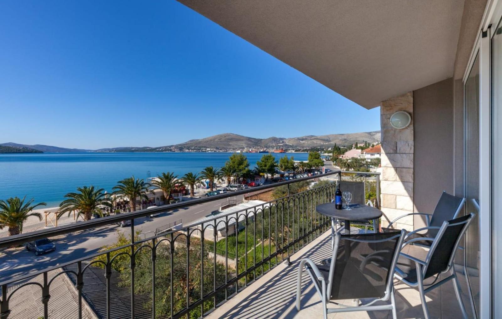 Affabilis Vip House - Top Location Right Next To The Beach - Free Parking - Sea View - Facilities And Activities Within Walking Distance - 15 Minutes From Split Airport - Buralux Appartement