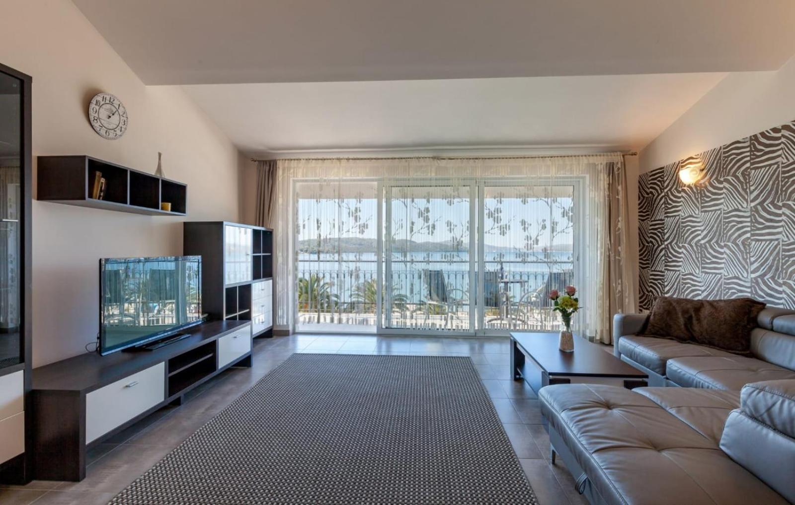 Affabilis Vip House - Top Location Right Next To The Beach - Free Parking - Sea View - Facilities And Activities Within Walking Distance - 15 Minutes From Split Airport - Buralux Appartement Trogir