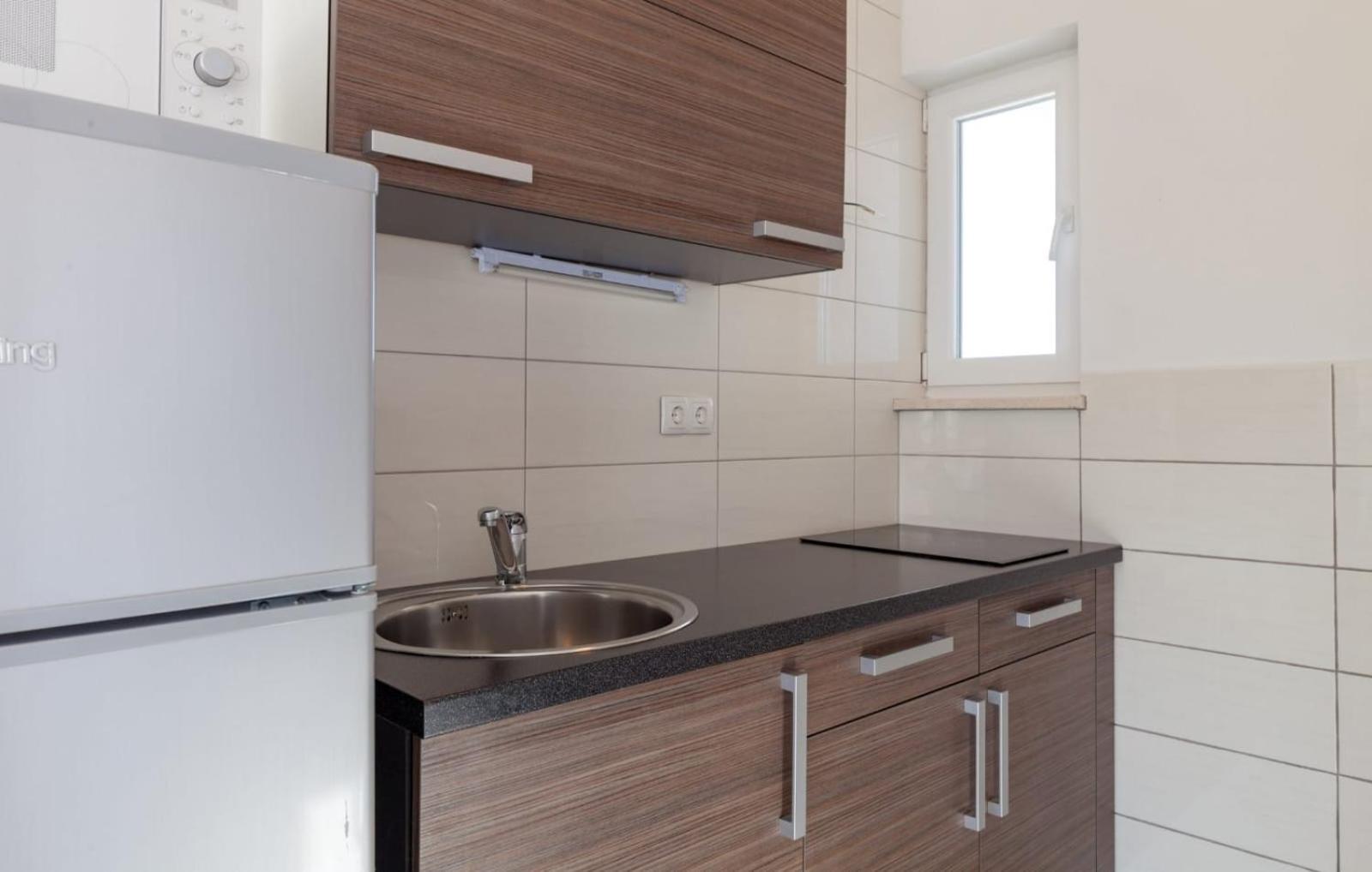 Affabilis Vip House - Top Location Right Next To The Beach - Free Parking - Sea View - Facilities And Activities Within Walking Distance - 15 Minutes From Split Airport - Buralux