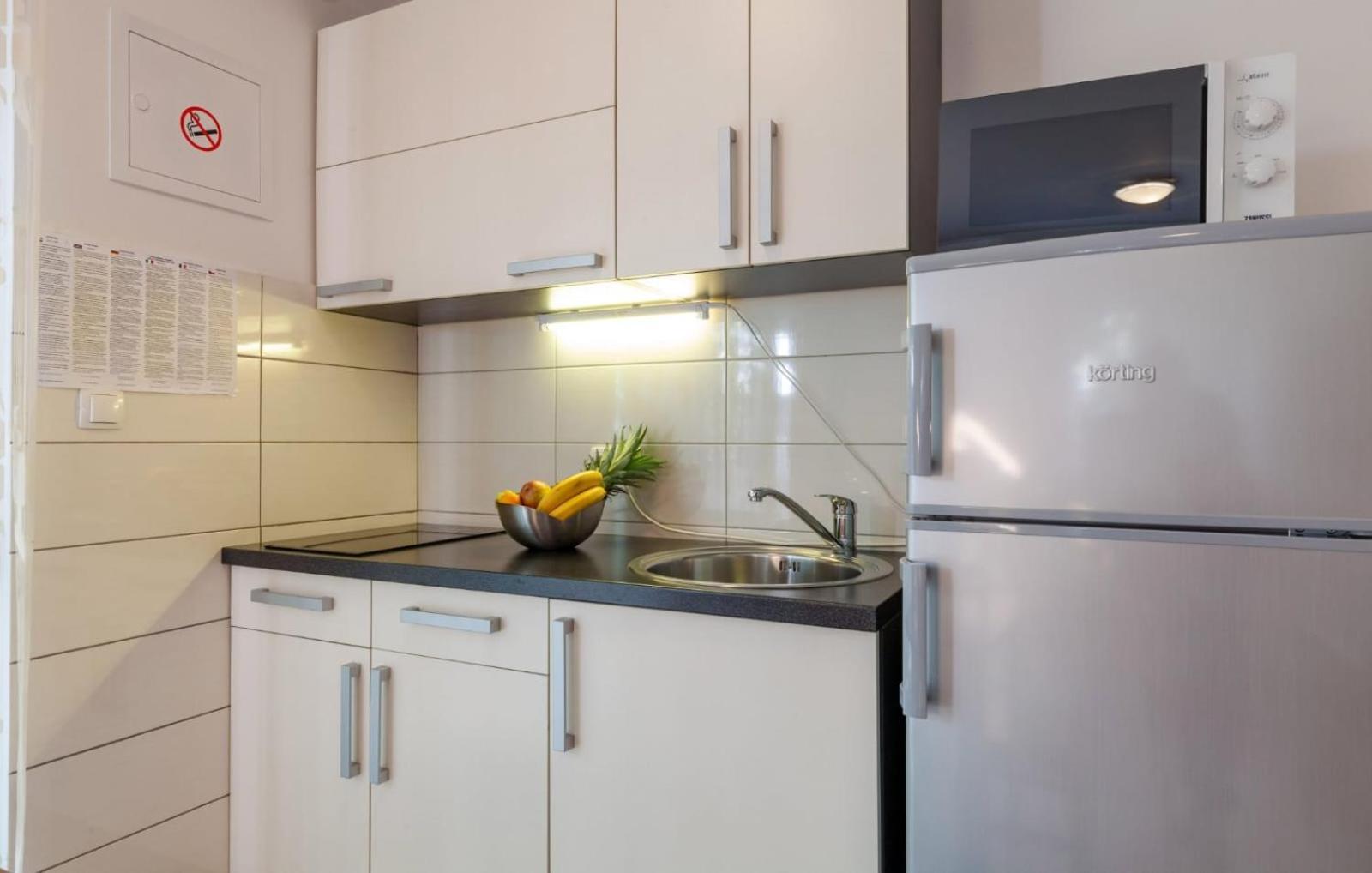 Affabilis Vip House - Top Location Right Next To The Beach - Free Parking - Sea View - Facilities And Activities Within Walking Distance - 15 Minutes From Split Airport - Buralux *
