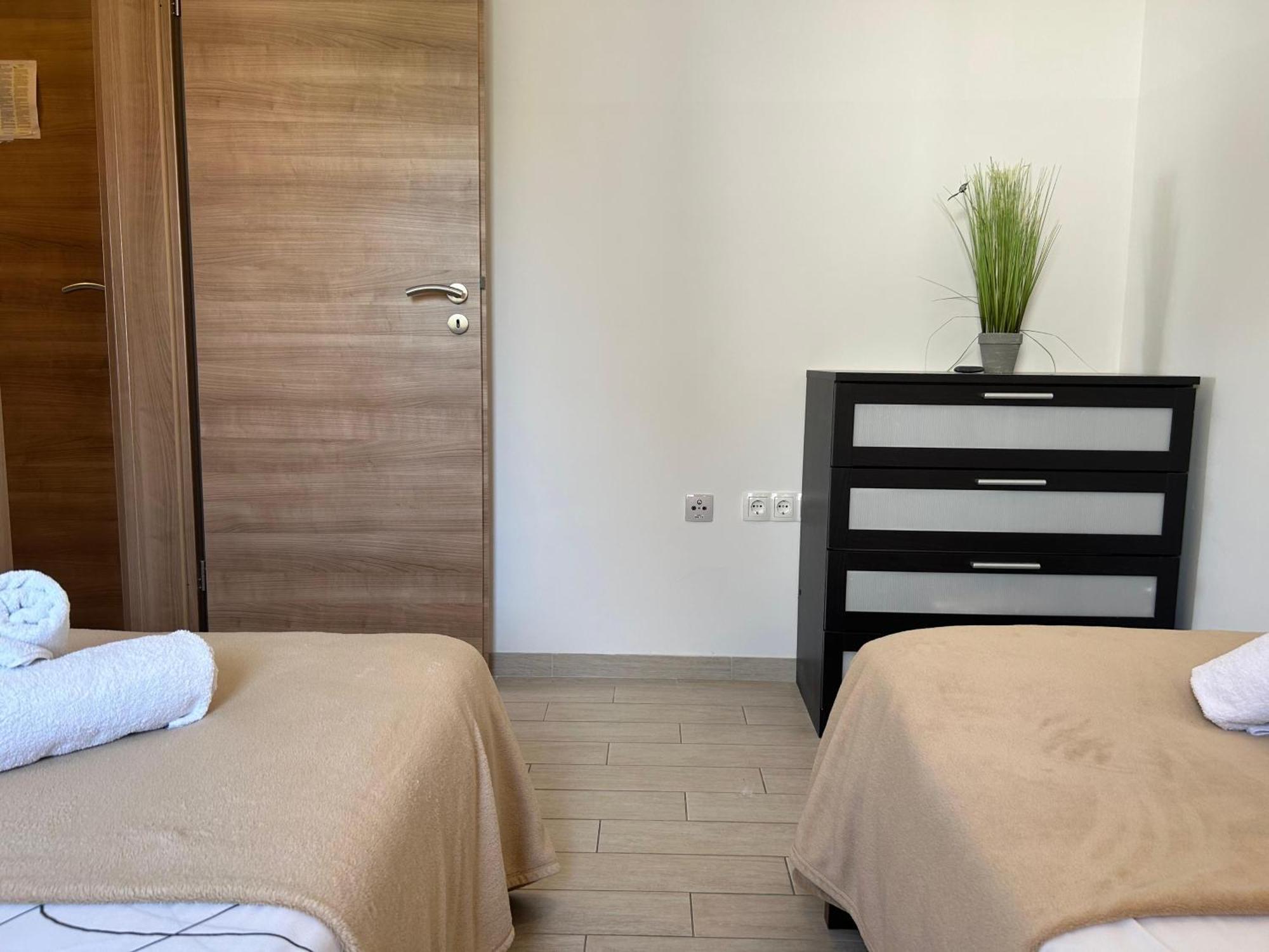 Affabilis Vip House - Top Location Right Next To The Beach - Free Parking - Sea View - Facilities And Activities Within Walking Distance - 15 Minutes From Split Airport - Buralux * Trogir