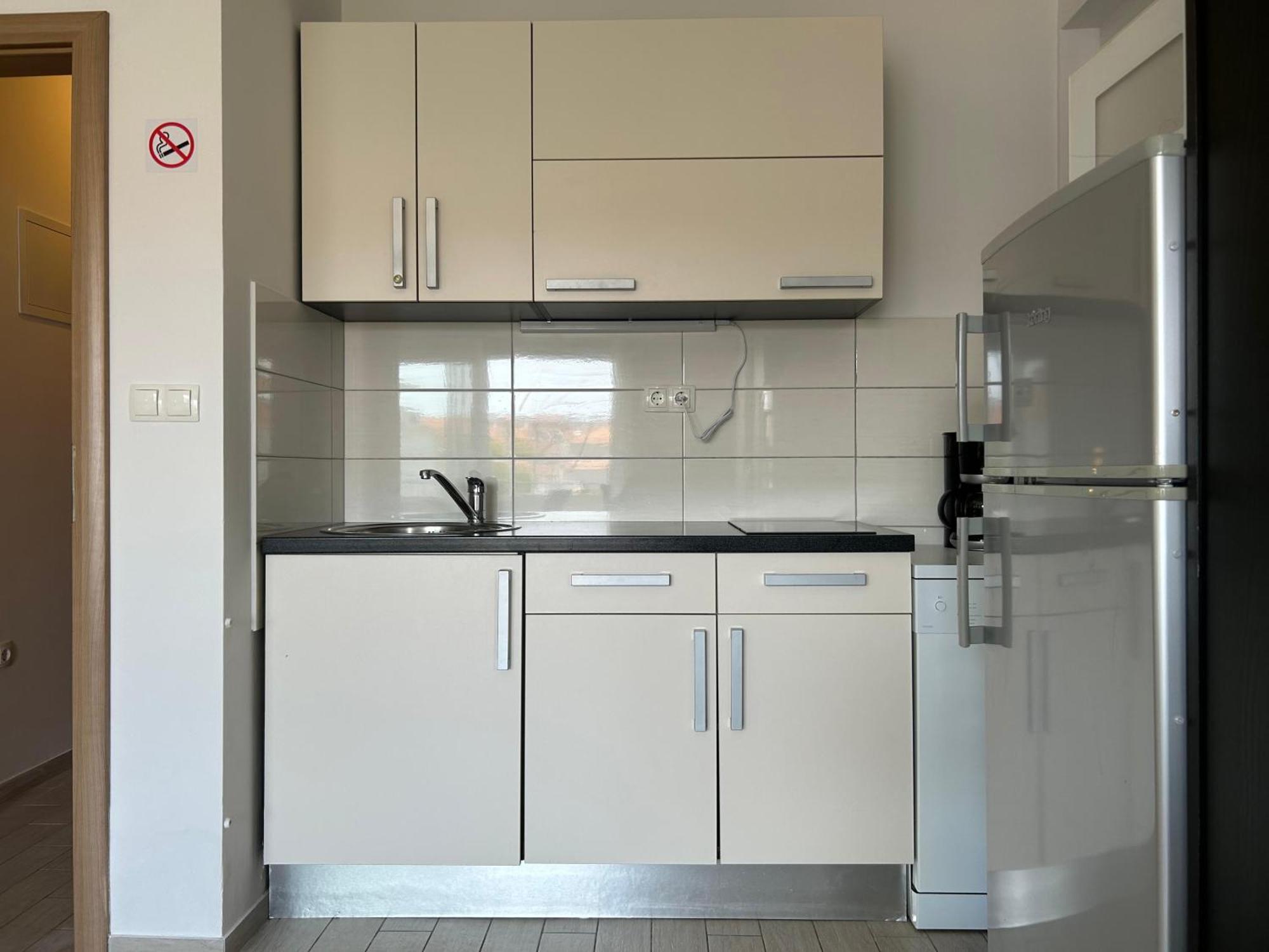 Affabilis Vip House - Top Location Right Next To The Beach - Free Parking - Sea View - Facilities And Activities Within Walking Distance - 15 Minutes From Split Airport - Buralux Trogir