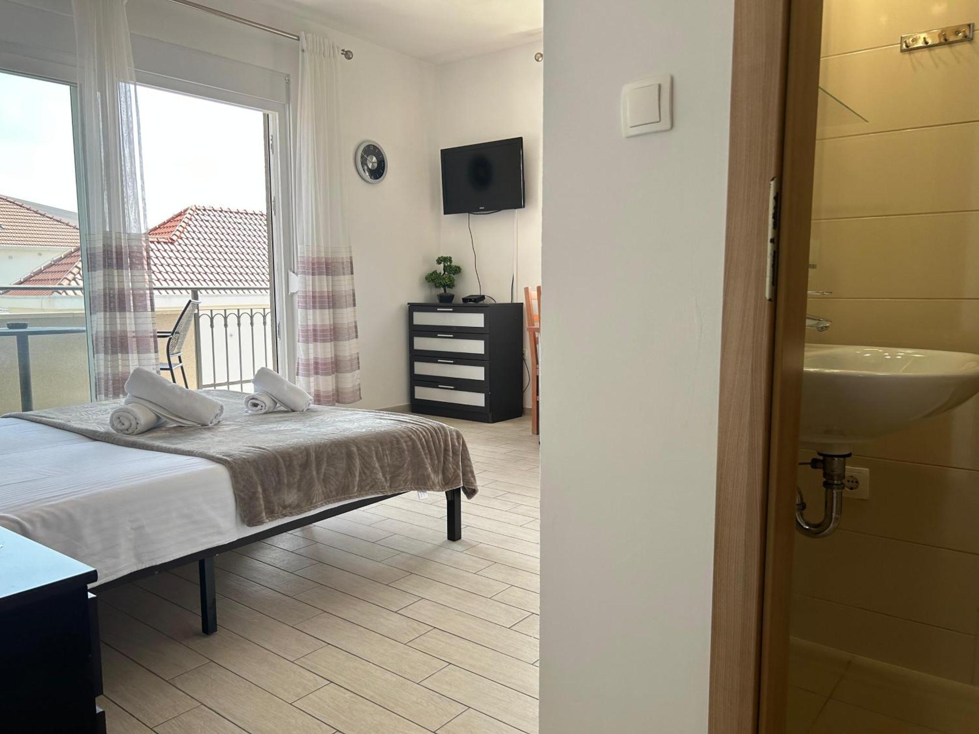 Appartement Affabilis Vip House - Top Location Right Next To The Beach - Free Parking - Sea View - Facilities And Activities Within Walking Distance - 15 Minutes From Split Airport - Buralux Trogir