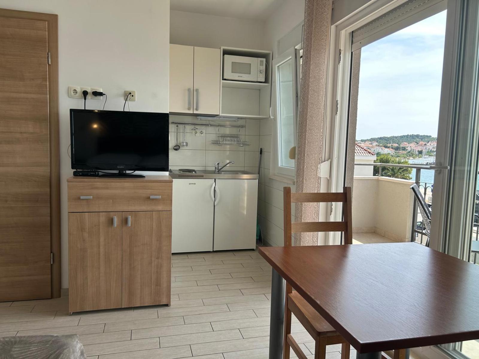 Affabilis Vip House - Top Location Right Next To The Beach - Free Parking - Sea View - Facilities And Activities Within Walking Distance - 15 Minutes From Split Airport - Buralux * Trogir