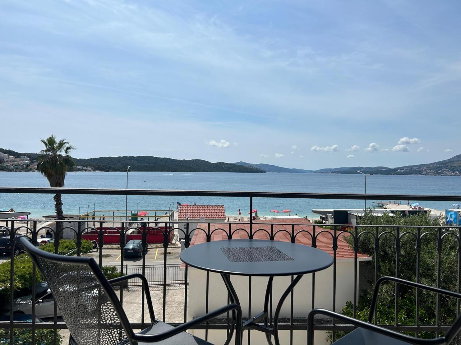 Appartement Affabilis Vip House - Top Location Right Next To The Beach - Free Parking - Sea View - Facilities And Activities Within Walking Distance - 15 Minutes From Split Airport - Buralux *