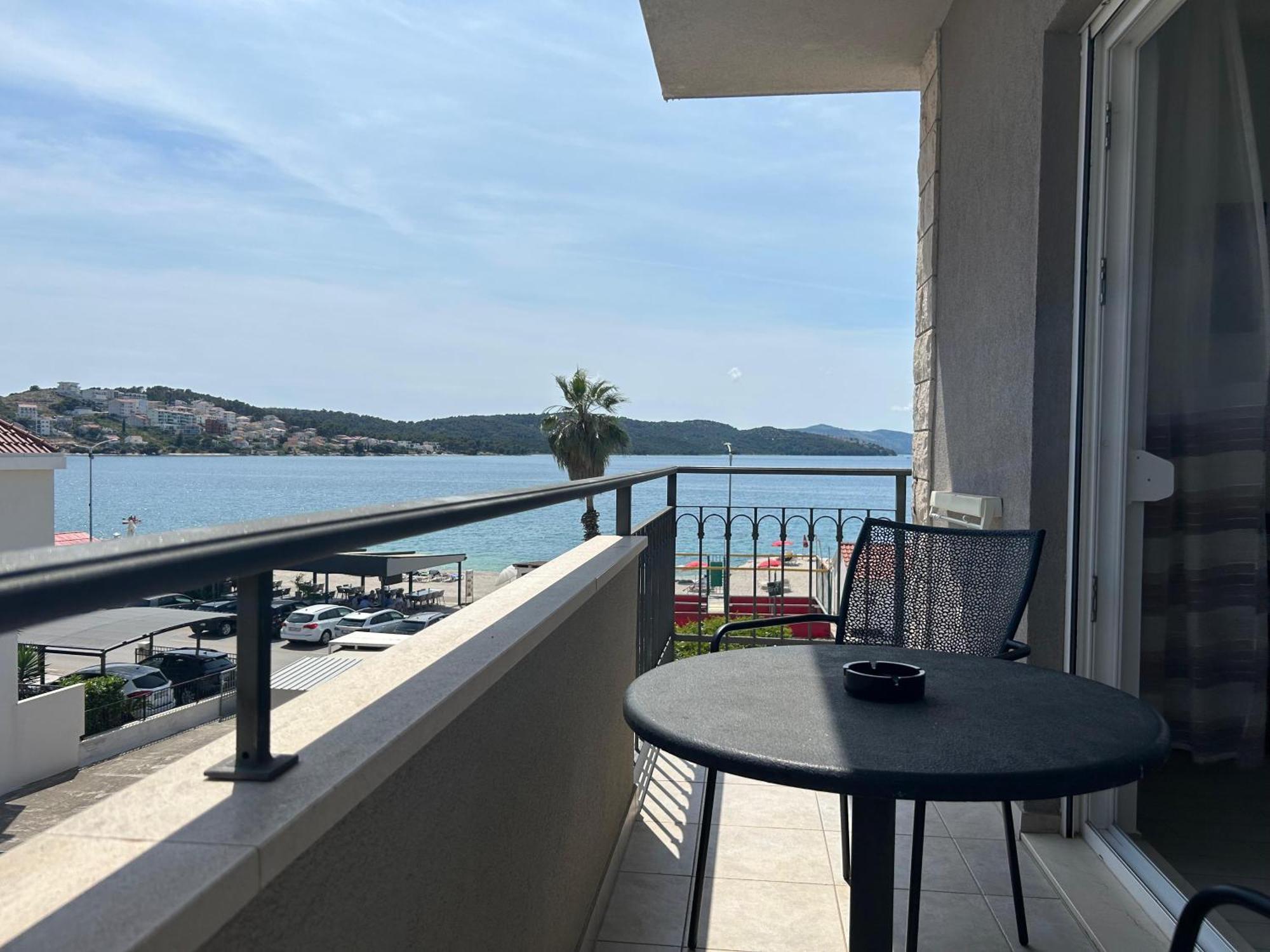 Affabilis Vip House - Top Location Right Next To The Beach - Free Parking - Sea View - Facilities And Activities Within Walking Distance - 15 Minutes From Split Airport - Buralux Appartement *