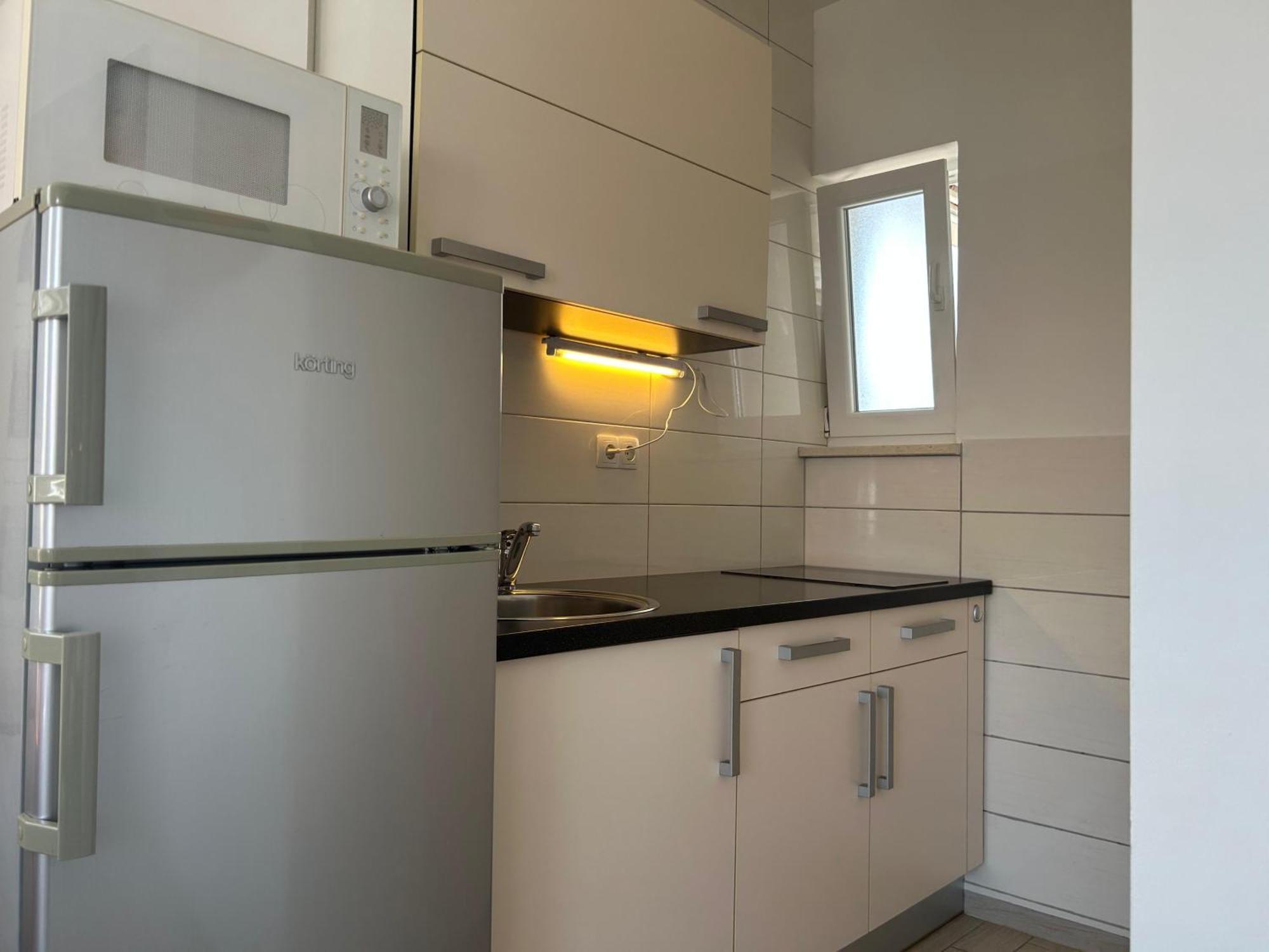 Affabilis Vip House - Top Location Right Next To The Beach - Free Parking - Sea View - Facilities And Activities Within Walking Distance - 15 Minutes From Split Airport - Buralux