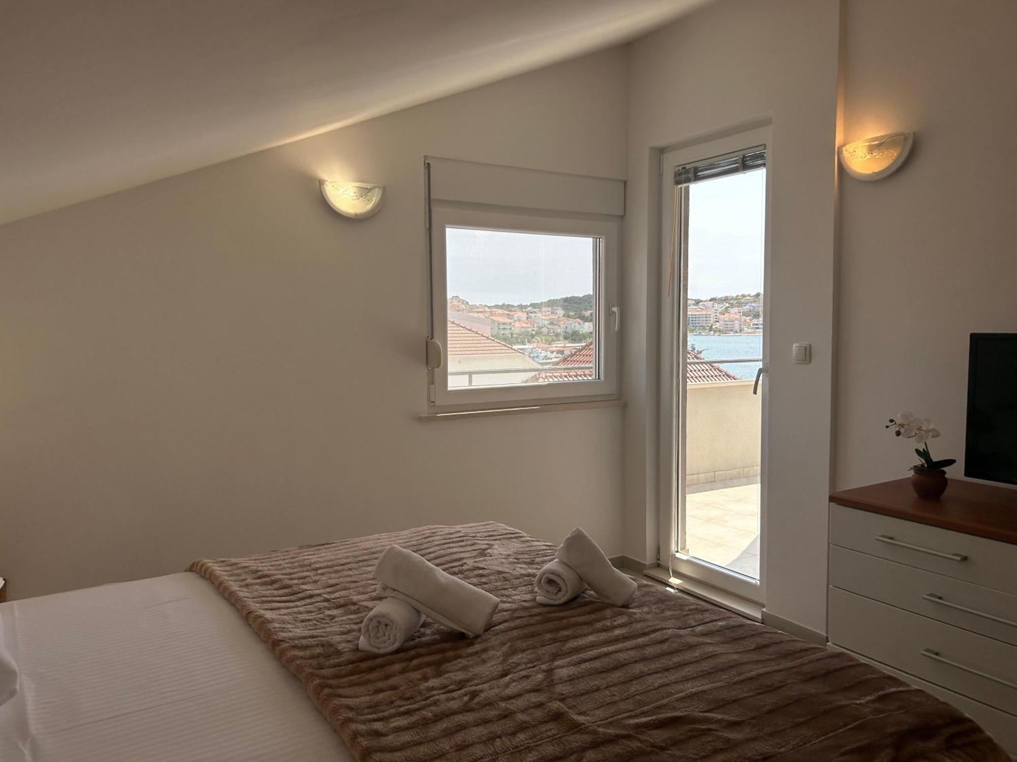 Appartement Affabilis Vip House - Top Location Right Next To The Beach - Free Parking - Sea View - Facilities And Activities Within Walking Distance - 15 Minutes From Split Airport - Buralux Trogir