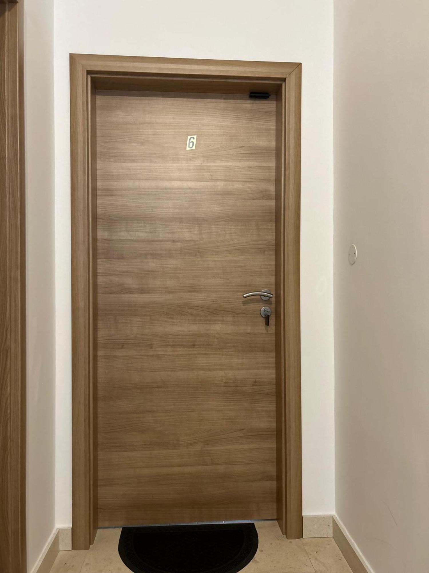 Affabilis Vip House - Top Location Right Next To The Beach - Free Parking - Sea View - Facilities And Activities Within Walking Distance - 15 Minutes From Split Airport - Buralux * Trogir