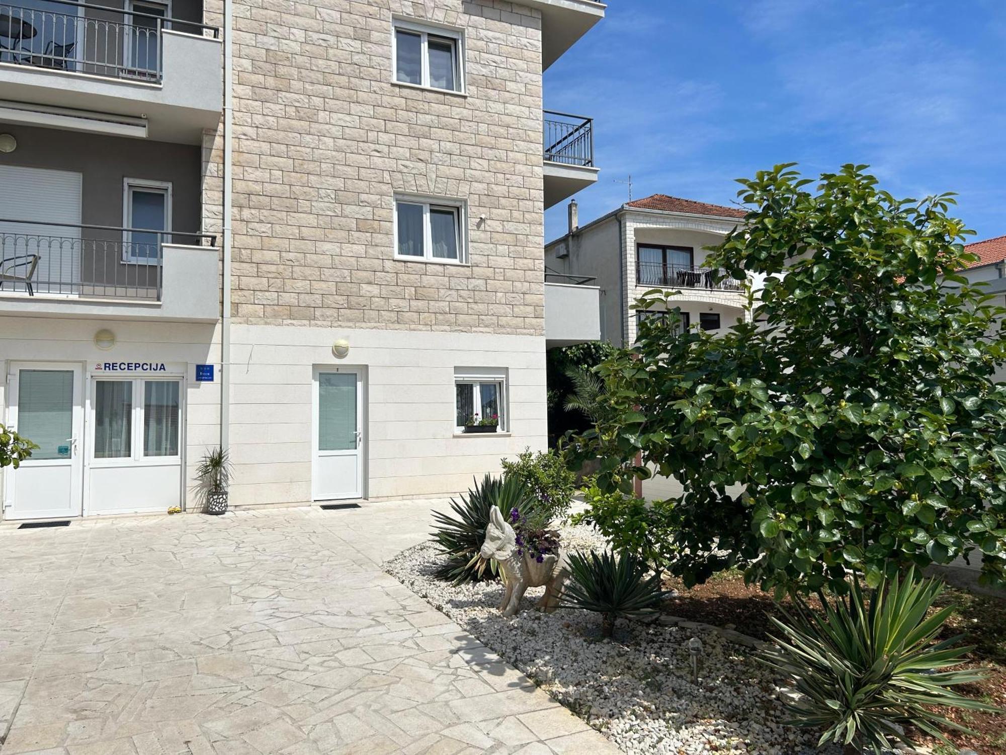 Affabilis Vip House - Top Location Right Next To The Beach - Free Parking - Sea View - Facilities And Activities Within Walking Distance - 15 Minutes From Split Airport - Buralux Appartement *