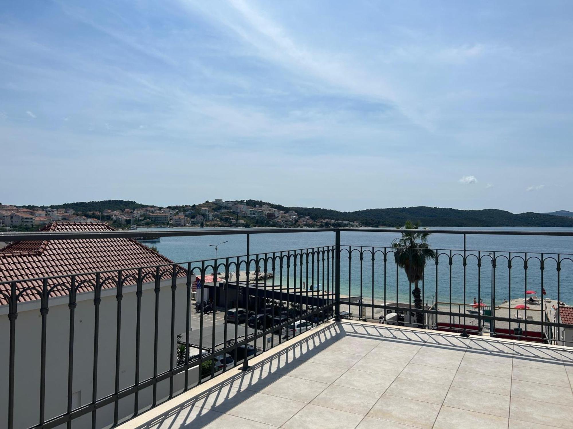 Appartement Affabilis Vip House - Top Location Right Next To The Beach - Free Parking - Sea View - Facilities And Activities Within Walking Distance - 15 Minutes From Split Airport - Buralux Trogir