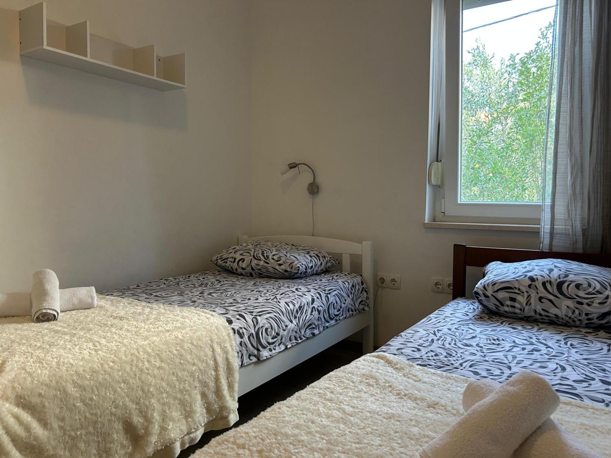 Affabilis Vip House - Top Location Right Next To The Beach - Free Parking - Sea View - Facilities And Activities Within Walking Distance - 15 Minutes From Split Airport - Buralux Trogir