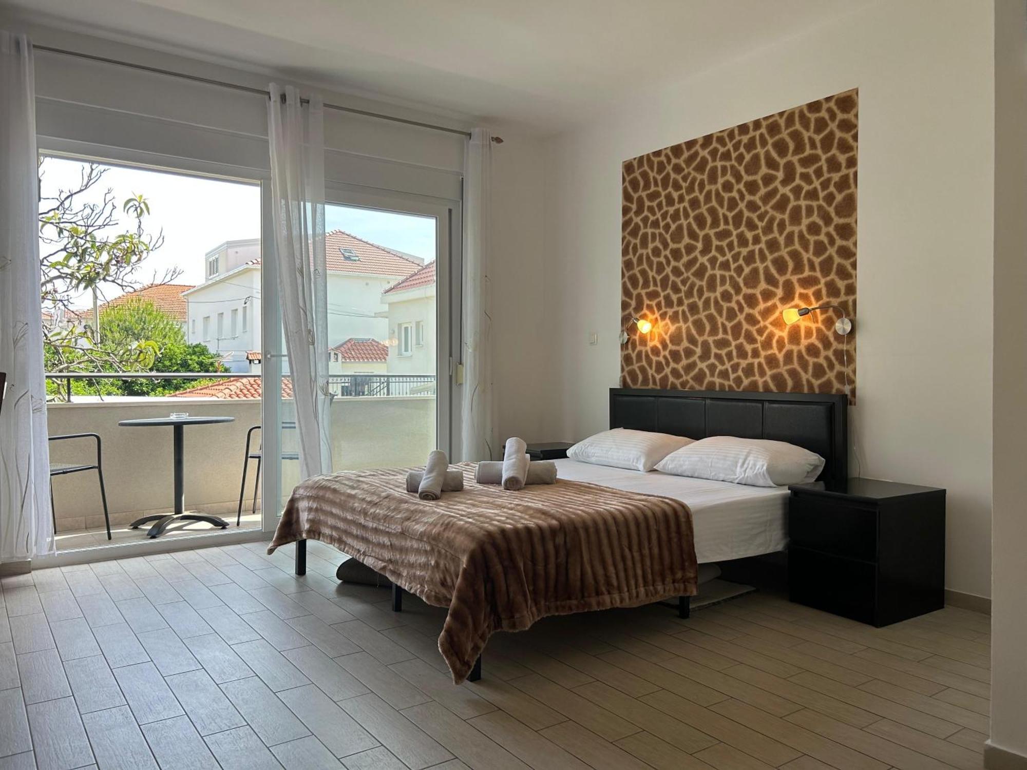 Affabilis Vip House - Top Location Right Next To The Beach - Free Parking - Sea View - Facilities And Activities Within Walking Distance - 15 Minutes From Split Airport - Buralux * Trogir