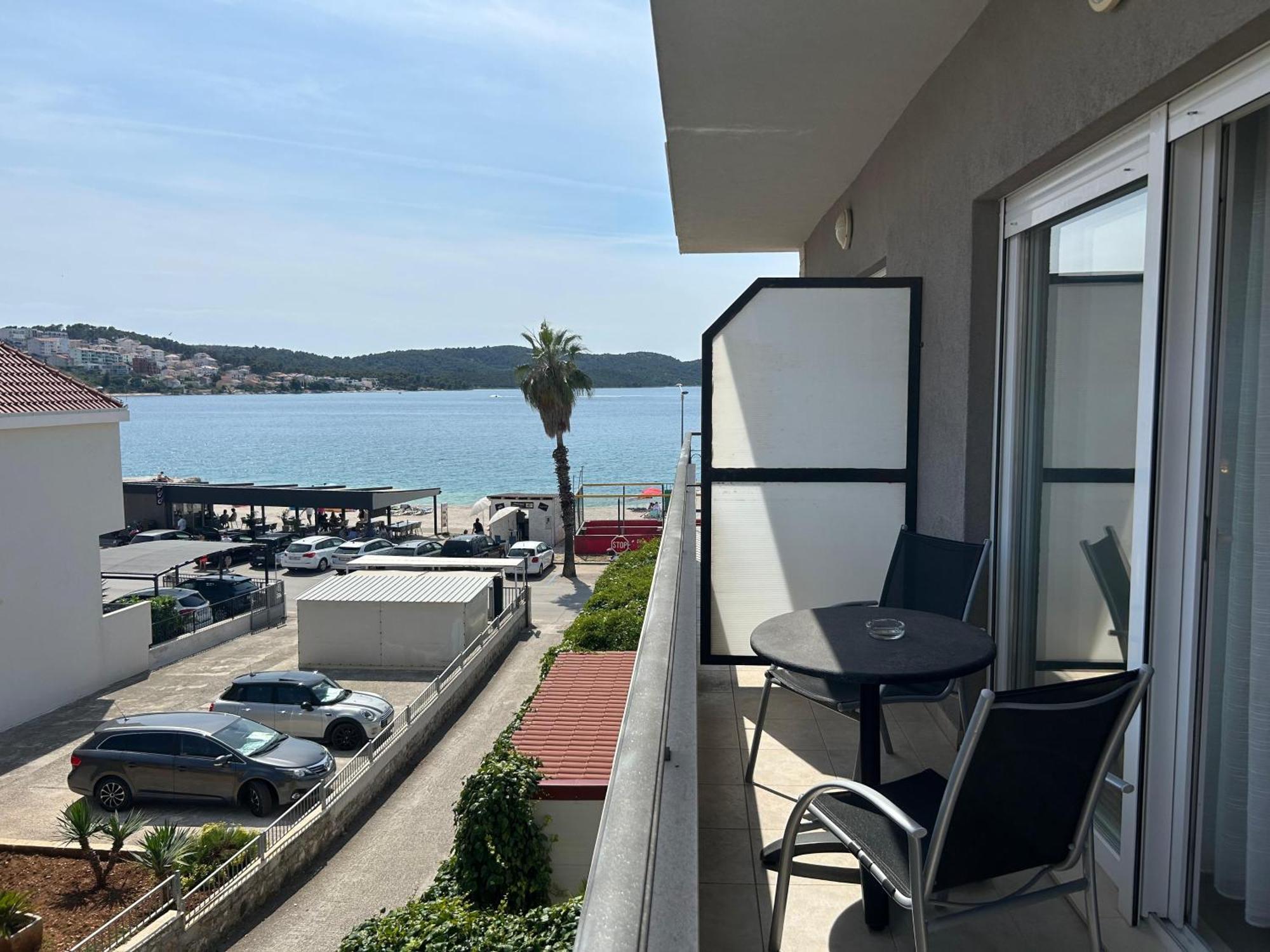 Affabilis Vip House - Top Location Right Next To The Beach - Free Parking - Sea View - Facilities And Activities Within Walking Distance - 15 Minutes From Split Airport - Buralux Appartement *