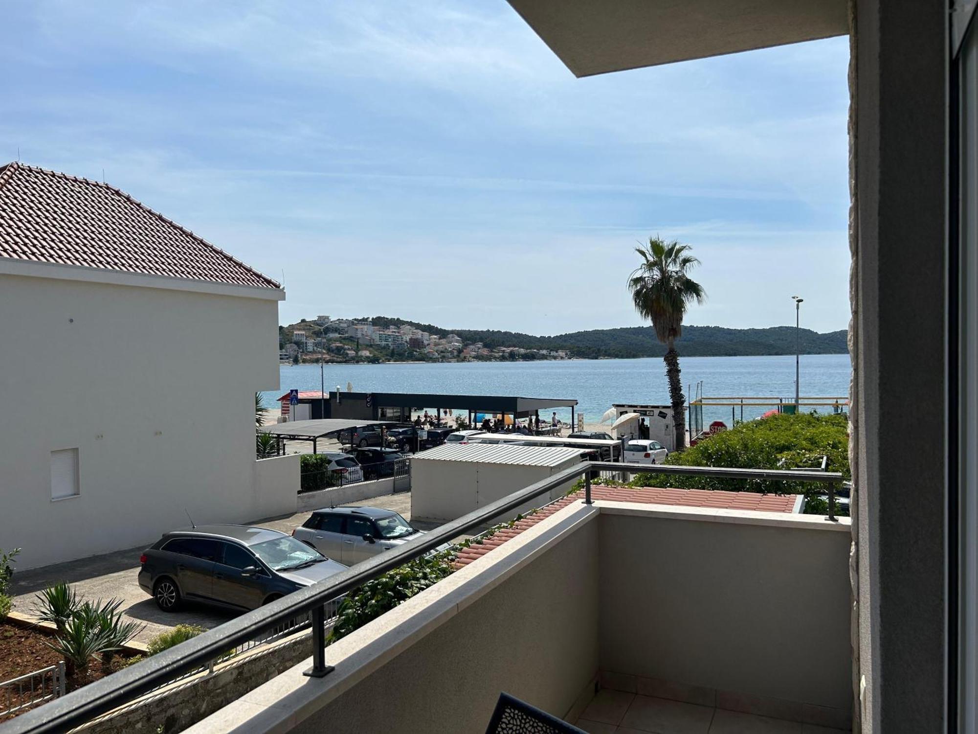 Affabilis Vip House - Top Location Right Next To The Beach - Free Parking - Sea View - Facilities And Activities Within Walking Distance - 15 Minutes From Split Airport - Buralux * Trogir