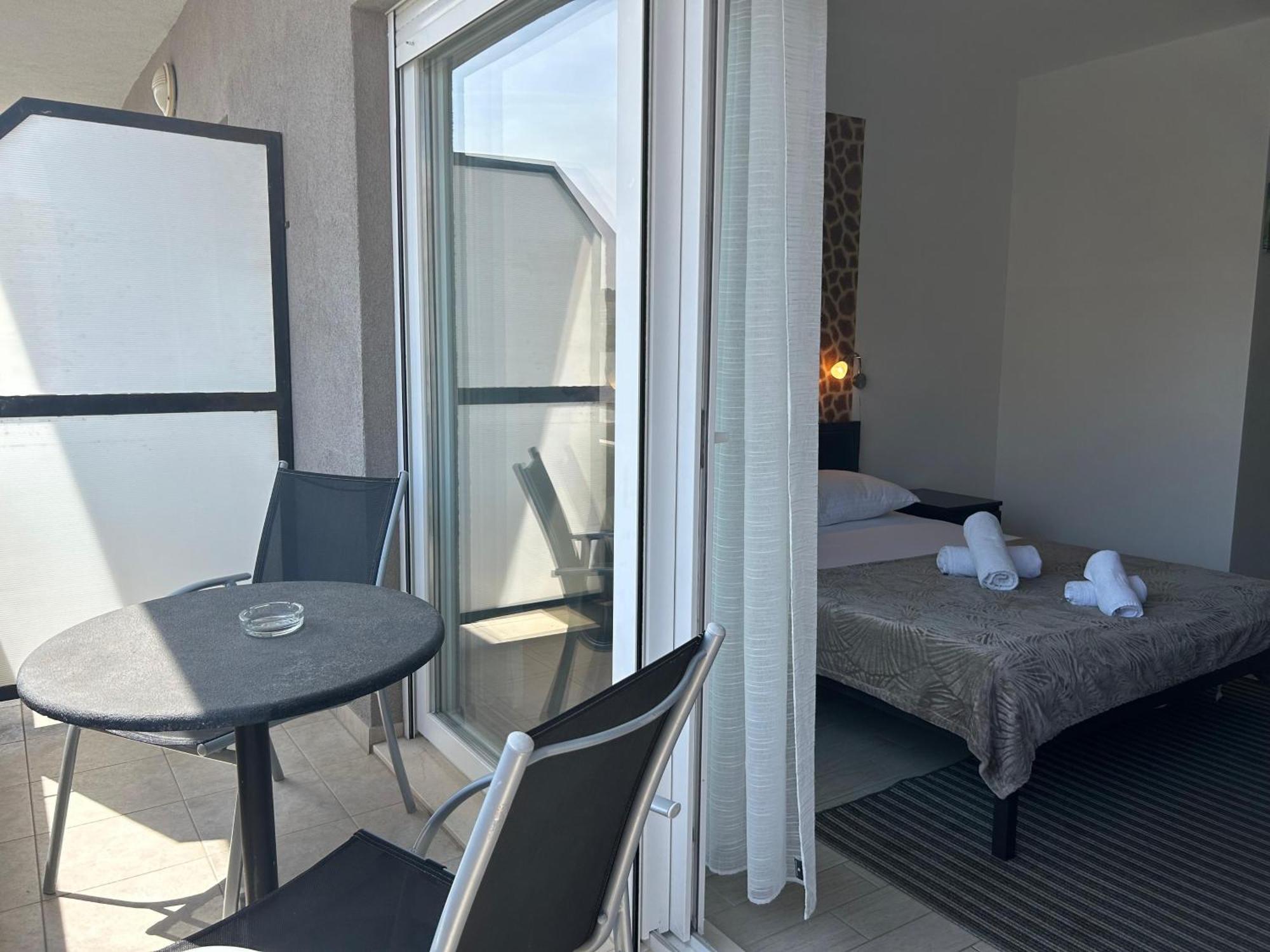 Appartement Affabilis Vip House - Top Location Right Next To The Beach - Free Parking - Sea View - Facilities And Activities Within Walking Distance - 15 Minutes From Split Airport - Buralux Trogir