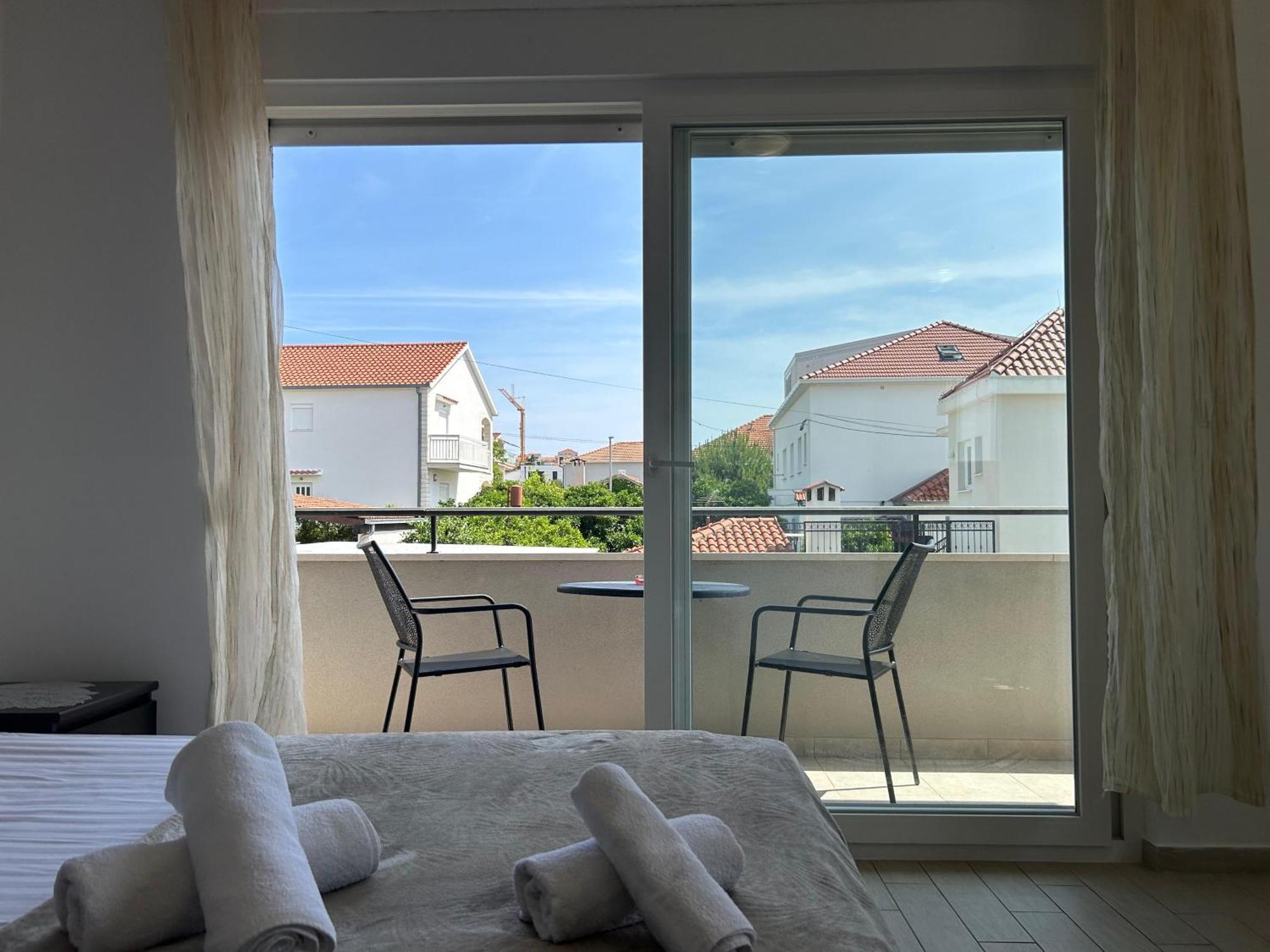 Affabilis Vip House - Top Location Right Next To The Beach - Free Parking - Sea View - Facilities And Activities Within Walking Distance - 15 Minutes From Split Airport - Buralux * Trogir