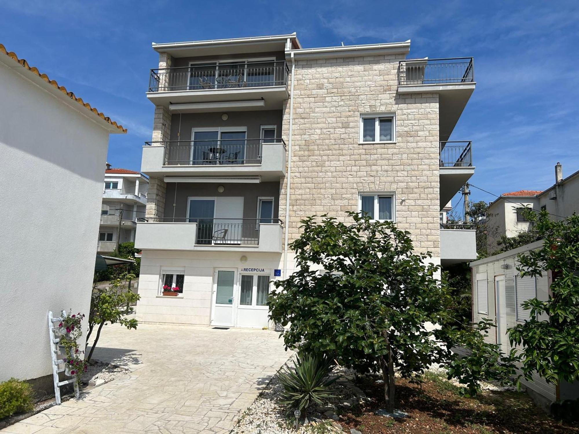 Appartement Affabilis Vip House - Top Location Right Next To The Beach - Free Parking - Sea View - Facilities And Activities Within Walking Distance - 15 Minutes From Split Airport - Buralux *