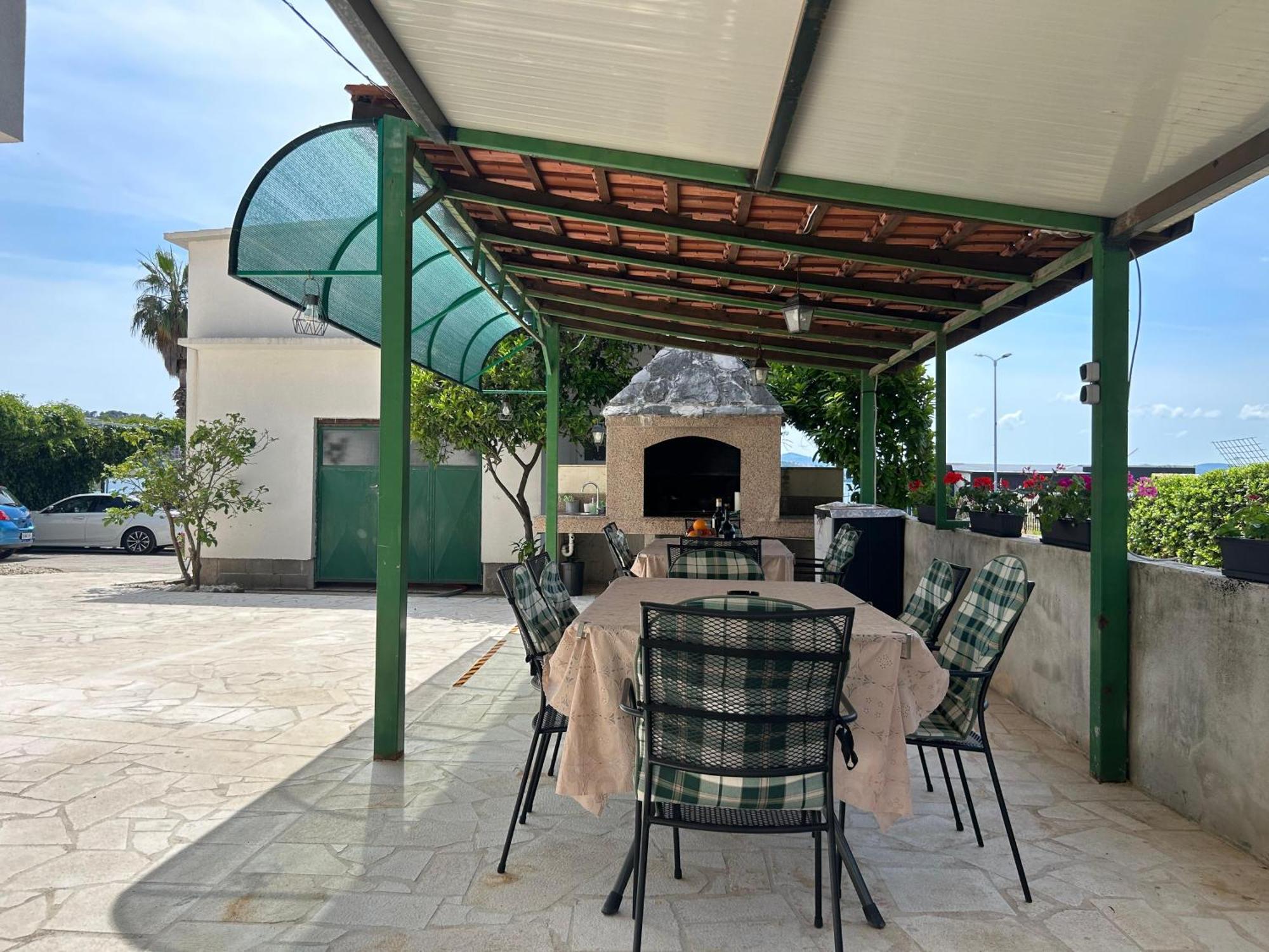 Appartement Affabilis Vip House - Top Location Right Next To The Beach - Free Parking - Sea View - Facilities And Activities Within Walking Distance - 15 Minutes From Split Airport - Buralux Trogir