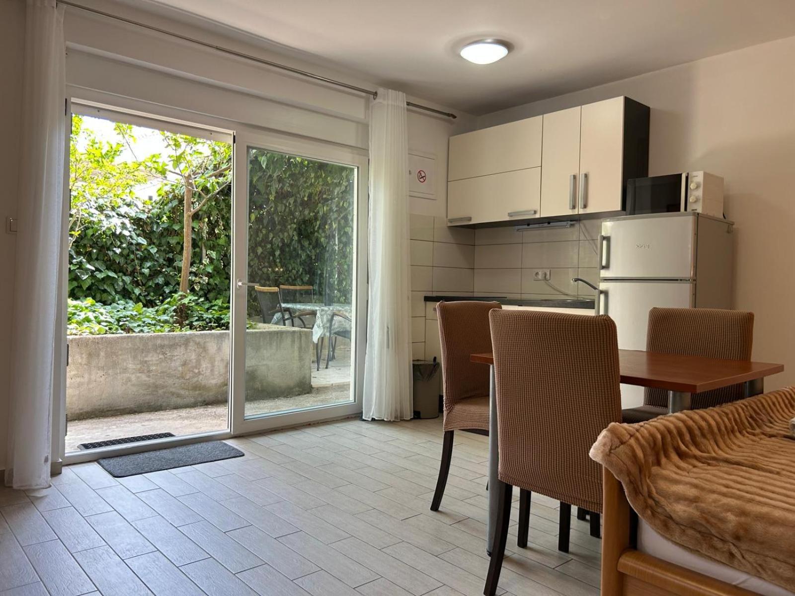 Affabilis Vip House - Top Location Right Next To The Beach - Free Parking - Sea View - Facilities And Activities Within Walking Distance - 15 Minutes From Split Airport - Buralux Appartement