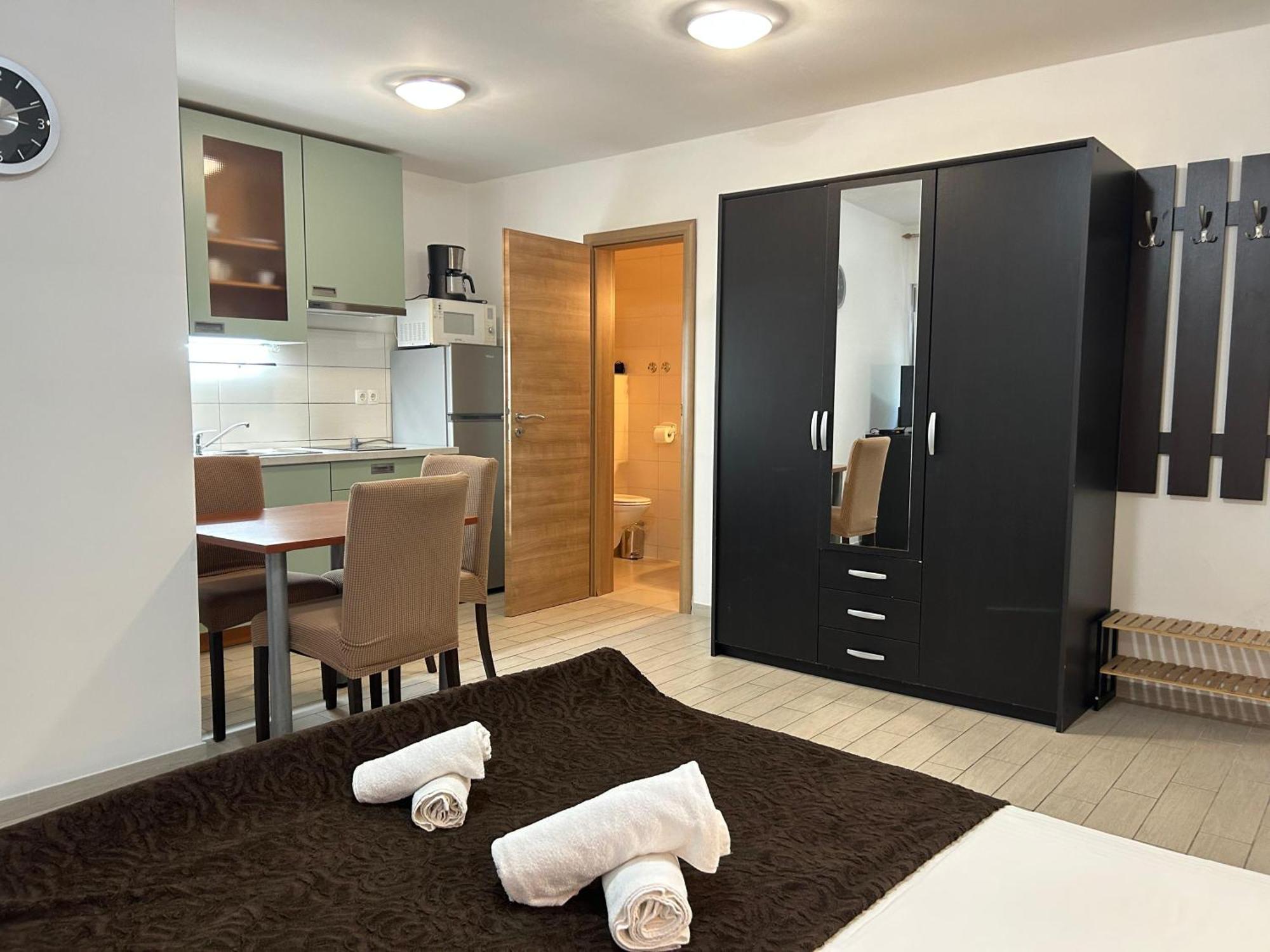 Affabilis Vip House - Top Location Right Next To The Beach - Free Parking - Sea View - Facilities And Activities Within Walking Distance - 15 Minutes From Split Airport - Buralux Appartement *