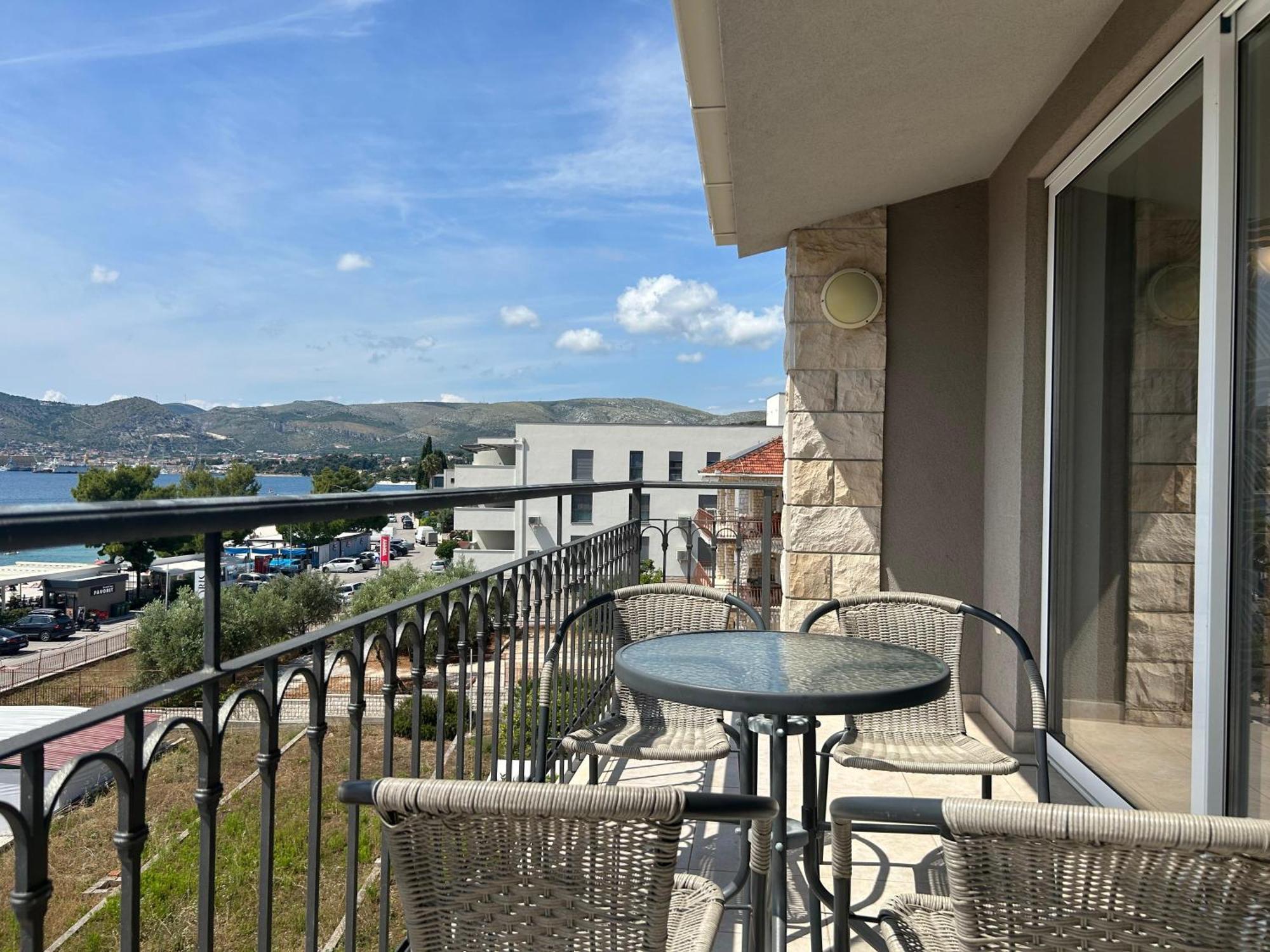 Affabilis Vip House - Top Location Right Next To The Beach - Free Parking - Sea View - Facilities And Activities Within Walking Distance - 15 Minutes From Split Airport - Buralux Appartement *