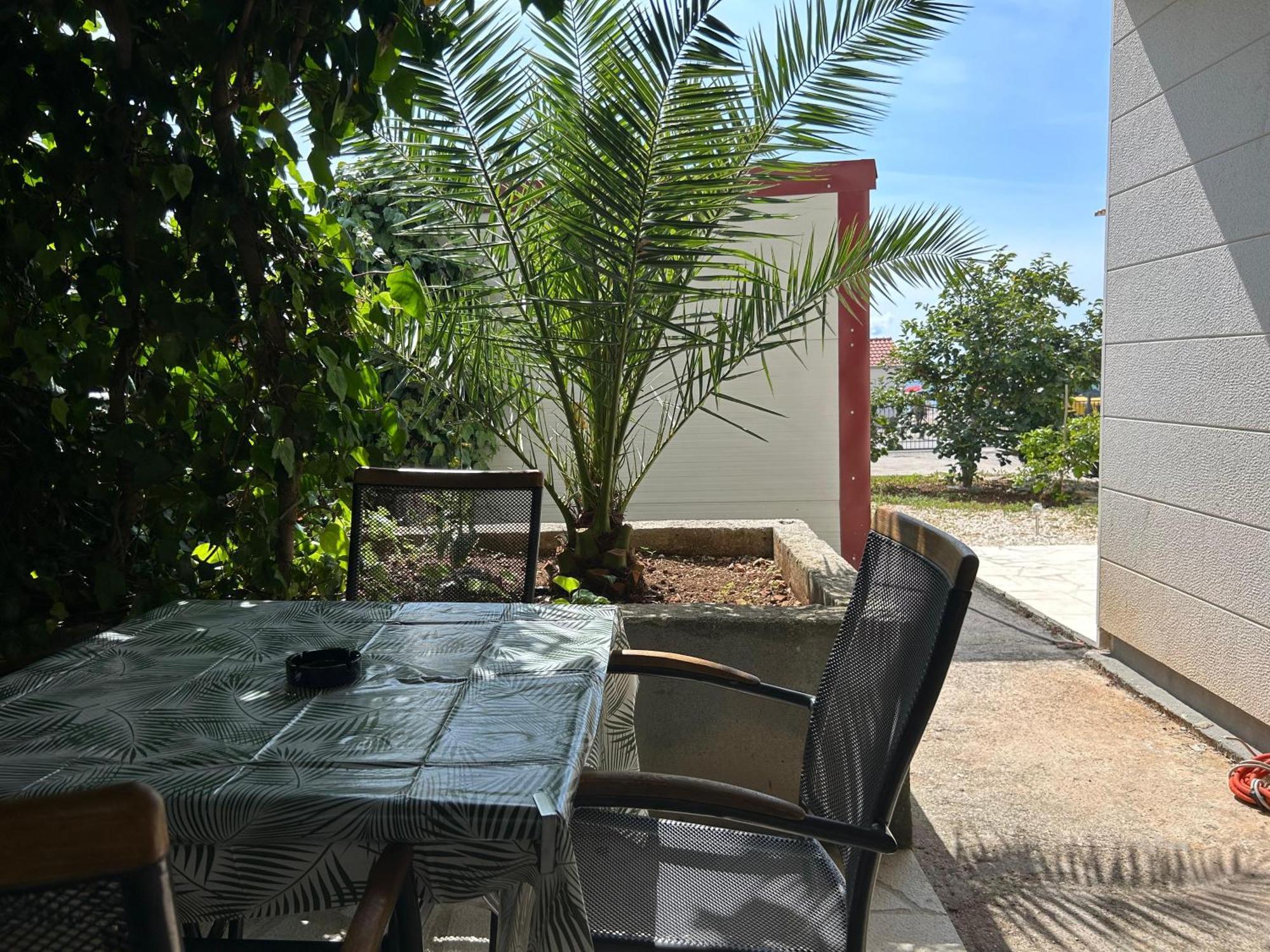 Affabilis Vip House - Top Location Right Next To The Beach - Free Parking - Sea View - Facilities And Activities Within Walking Distance - 15 Minutes From Split Airport - Buralux Trogir