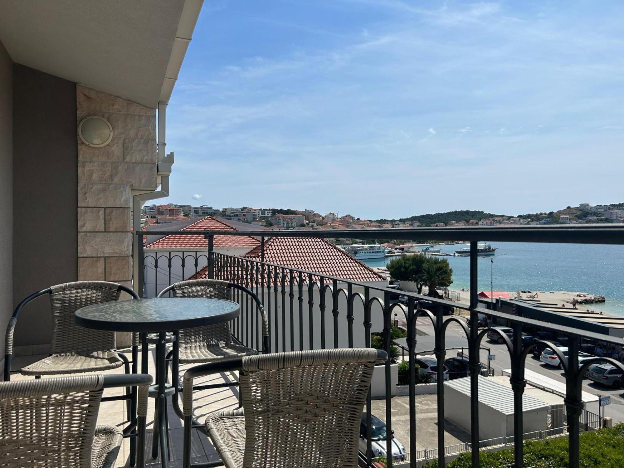 Appartement Affabilis Vip House - Top Location Right Next To The Beach - Free Parking - Sea View - Facilities And Activities Within Walking Distance - 15 Minutes From Split Airport - Buralux
