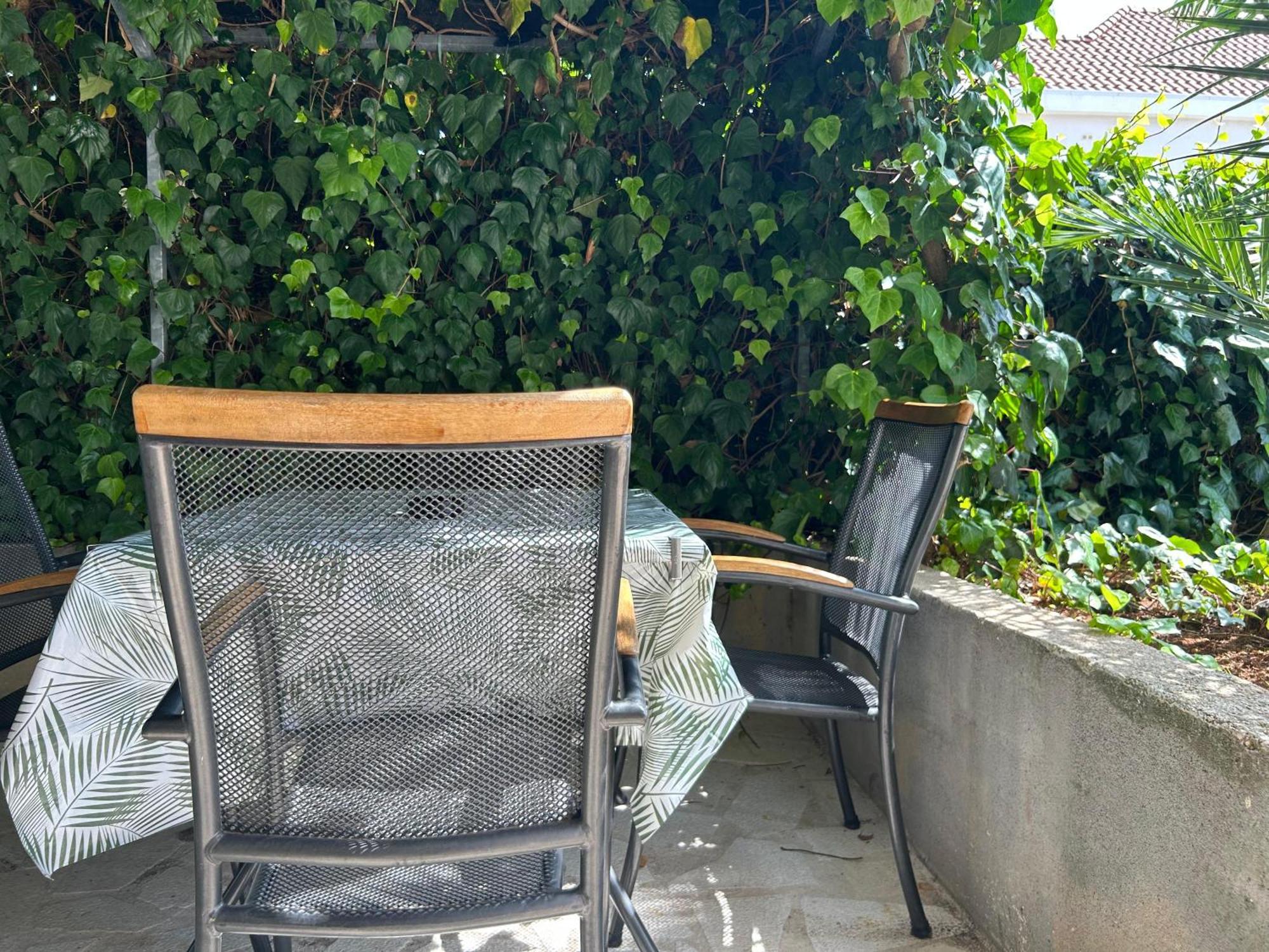 Affabilis Vip House - Top Location Right Next To The Beach - Free Parking - Sea View - Facilities And Activities Within Walking Distance - 15 Minutes From Split Airport - Buralux *