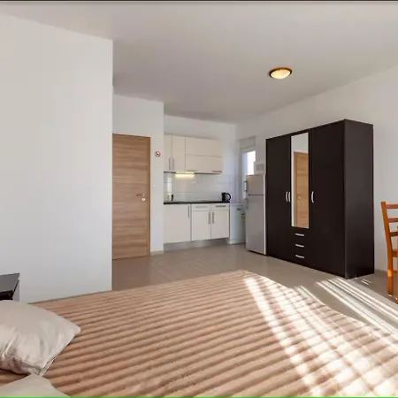 Affabilis Vip House - Top Location Right Next To The Beach - Free Parking - Sea View - Facilities And Activities Within Walking Distance - 15 Minutes From Split Airport - Buralux Properties Trogir Exterior foto