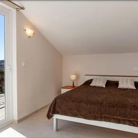 Affabilis Vip House - Top Location Right Next To The Beach - Free Parking - Sea View - Facilities And Activities Within Walking Distance - 15 Minutes From Split Airport - Buralux Properties Trogir Exterior foto