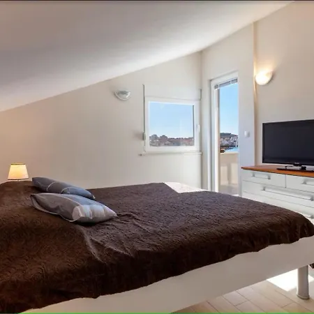 Affabilis Vip House - Top Location Right Next To The Beach - Free Parking - Sea View - Facilities And Activities Within Walking Distance - 15 Minutes From Split Airport - Buralux Properties Trogir Exterior foto