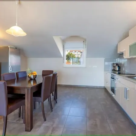 Affabilis Vip House - Top Location Right Next To The Beach - Free Parking - Sea View - Facilities And Activities Within Walking Distance - 15 Minutes From Split Airport - Buralux Properties Trogir Exterior foto