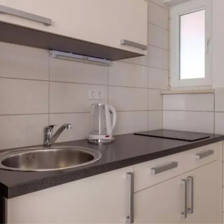 Affabilis Vip House - Top Location Right Next To The Beach - Free Parking - Sea View - Facilities And Activities Within Walking Distance - 15 Minutes From Split Airport - Buralux Properties Trogir Exterior foto