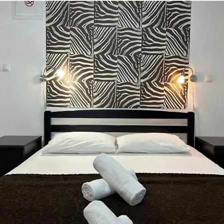 Affabilis Vip House - Top Location Right Next To The Beach - Free Parking - Sea View - Facilities And Activities Within Walking Distance - 15 Minutes From Split Airport - Buralux Properties Trogir Exterior foto