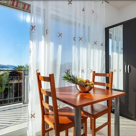 Affabilis Vip House - Top Location Right Next To The Beach - Free Parking - Sea View - Facilities And Activities Within Walking Distance - 15 Minutes From Split Airport - Buralux Properties Trogir Exterior foto