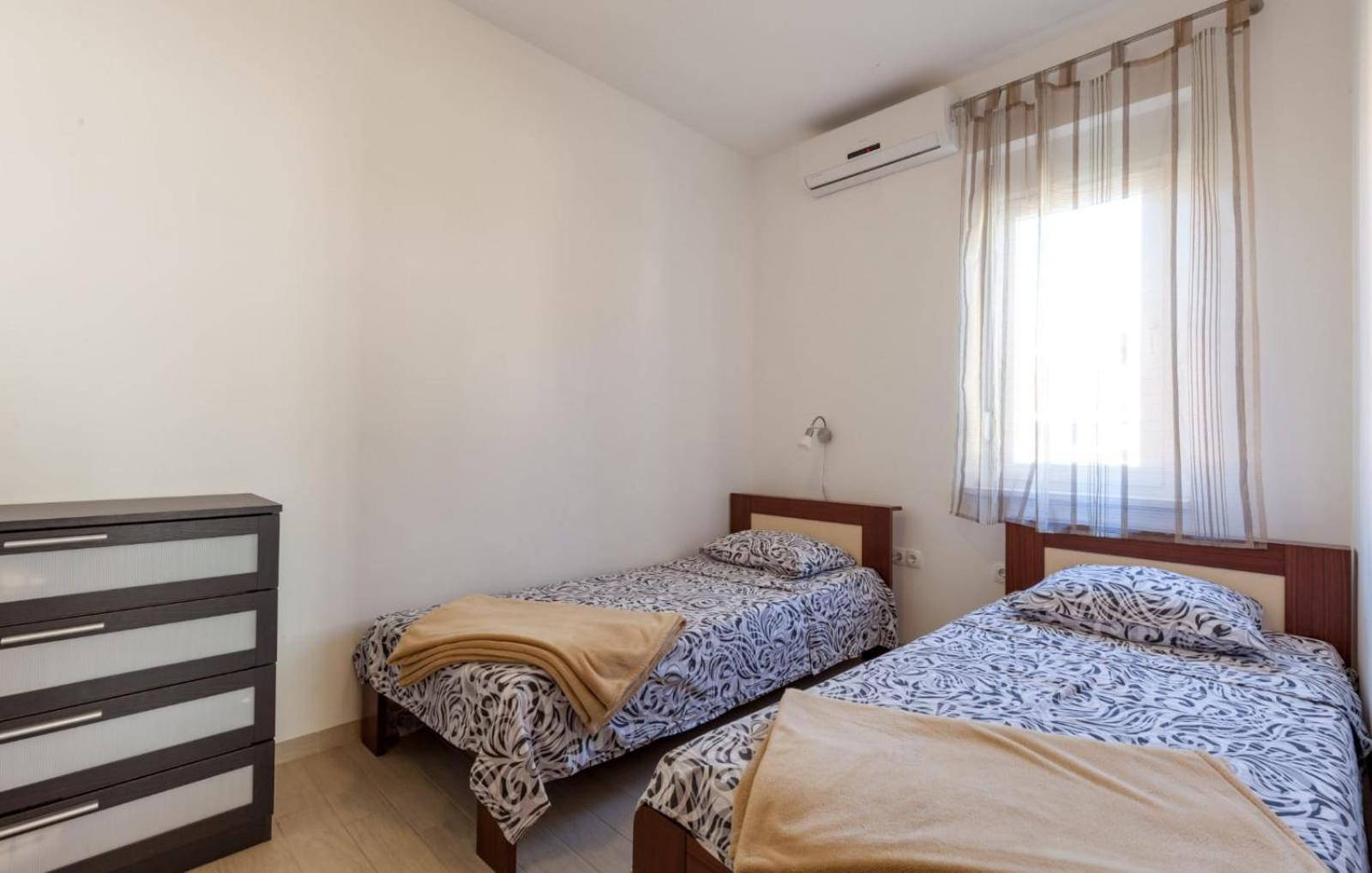 Affabilis Vip House - Top Location Right Next To The Beach - Free Parking - Sea View - Facilities And Activities Within Walking Distance - 15 Minutes From Split Airport - Buralux