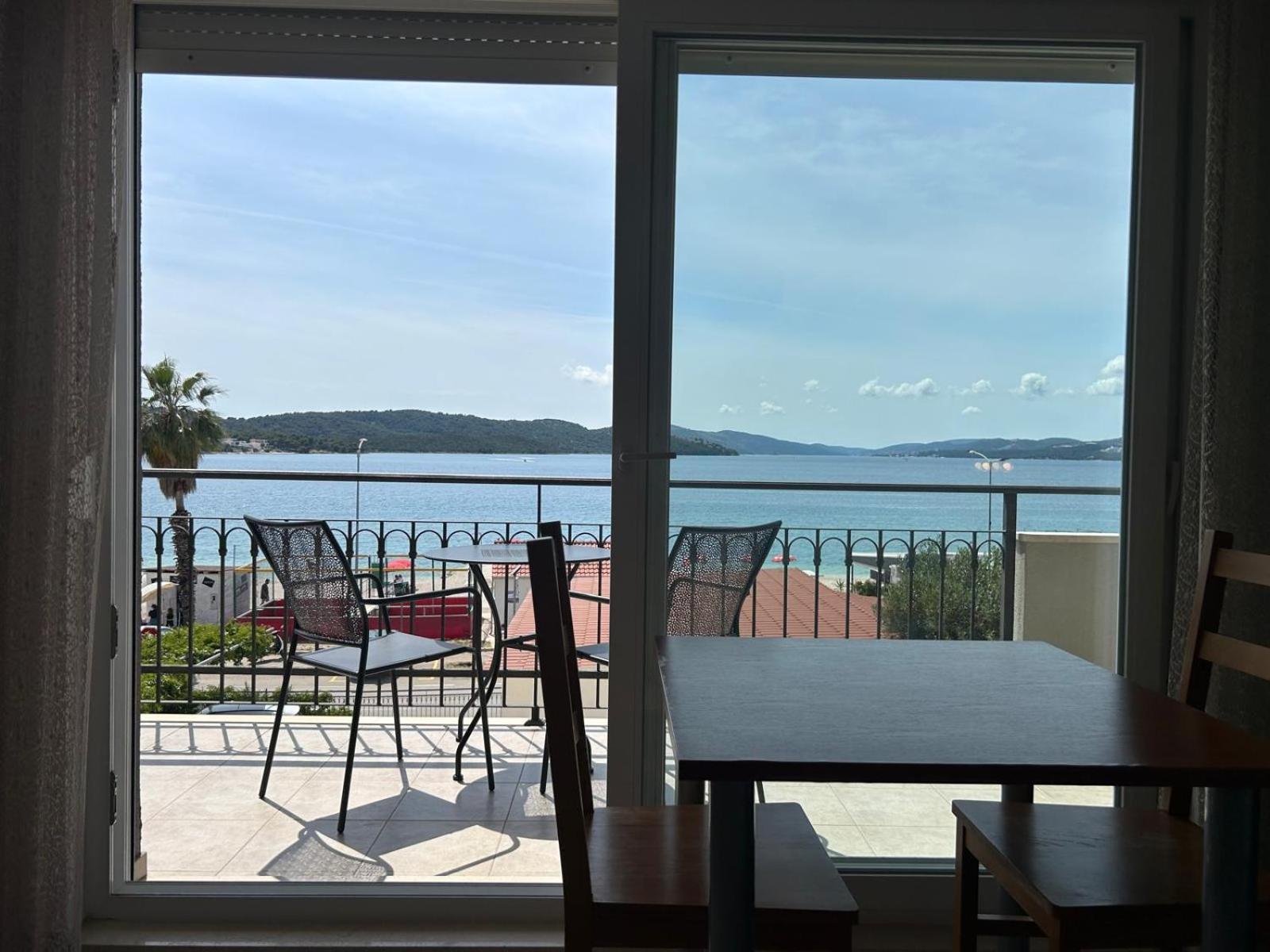 Lägenhet Affabilis Vip House - Top Location Right Next To The Beach - Free Parking - Sea View - Facilities And Activities Within Walking Distance - 15 Minutes From Split Airport - Buralux Trogir