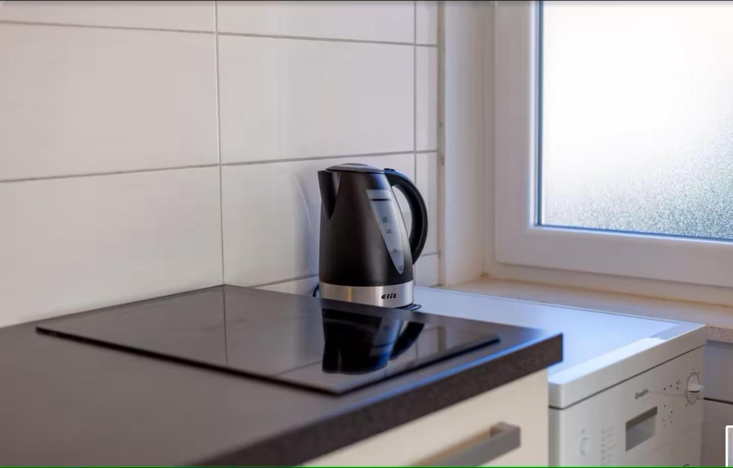 Affabilis Vip House - Top Location Right Next To The Beach - Free Parking - Sea View - Facilities And Activities Within Walking Distance - 15 Minutes From Split Airport - Buralux Lägenhet