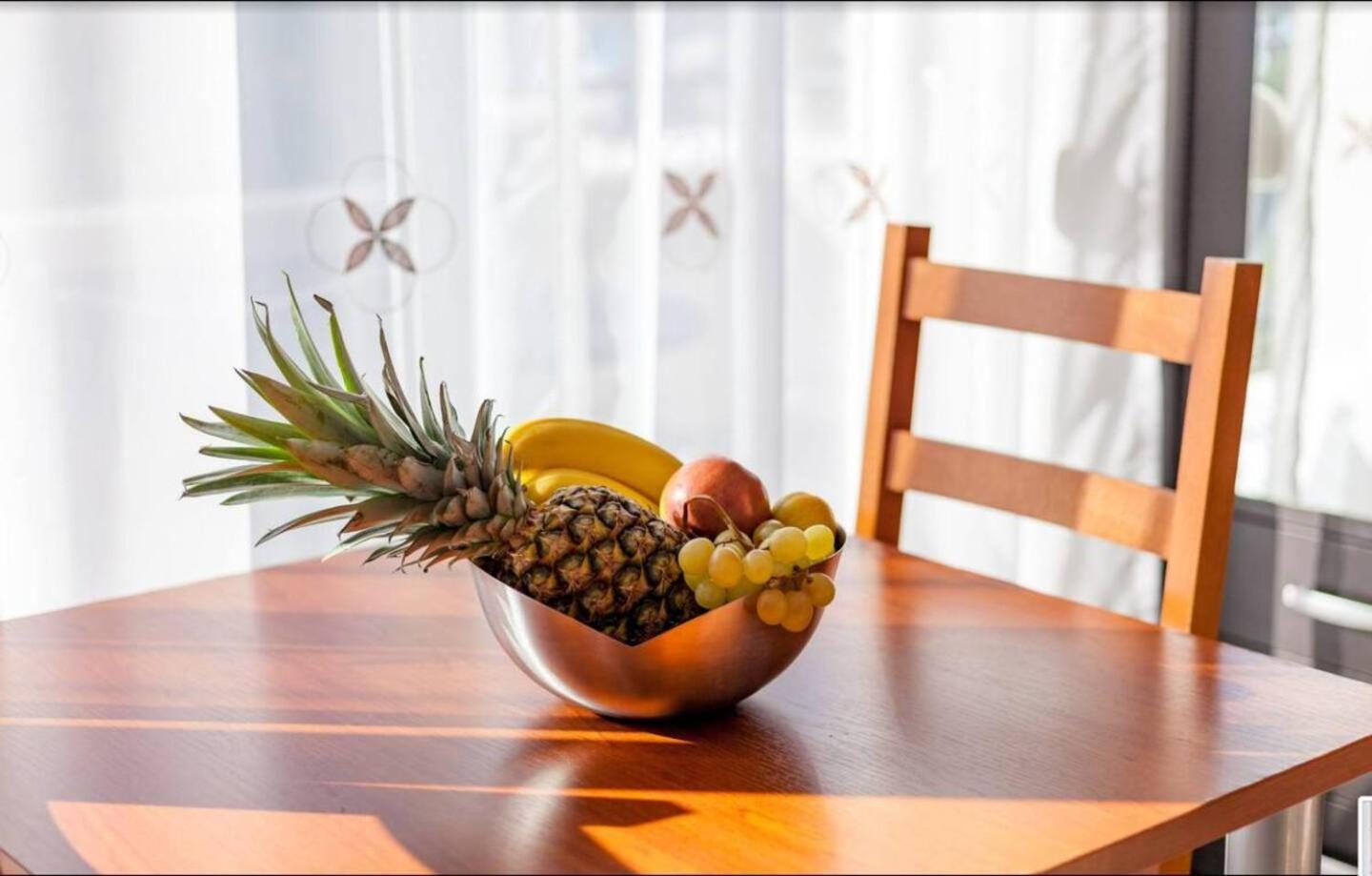 Apartment Affabilis Vip House - Top Location Right Next To The Beach - Free Parking - Sea View - Facilities And Activities Within Walking Distance - 15 Minutes From Split Airport - Buralux Trogir